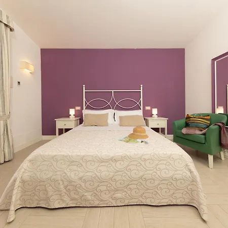 Отель Il Porto 4*